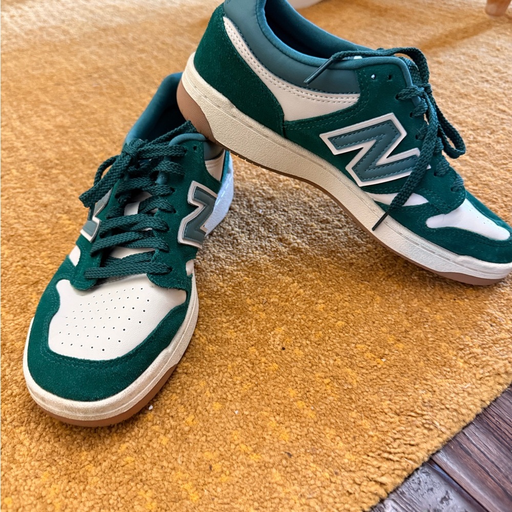 New Balance 480 Green and White Sneakers (M 7 / W 8.5)